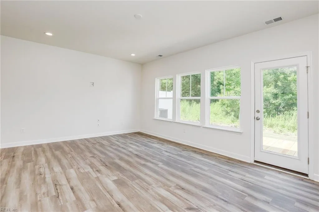 Suffolk, Virginia 23435, United States, 3 Bedrooms Bedrooms, ,3 BathroomsBathrooms,Residential,Active,248003