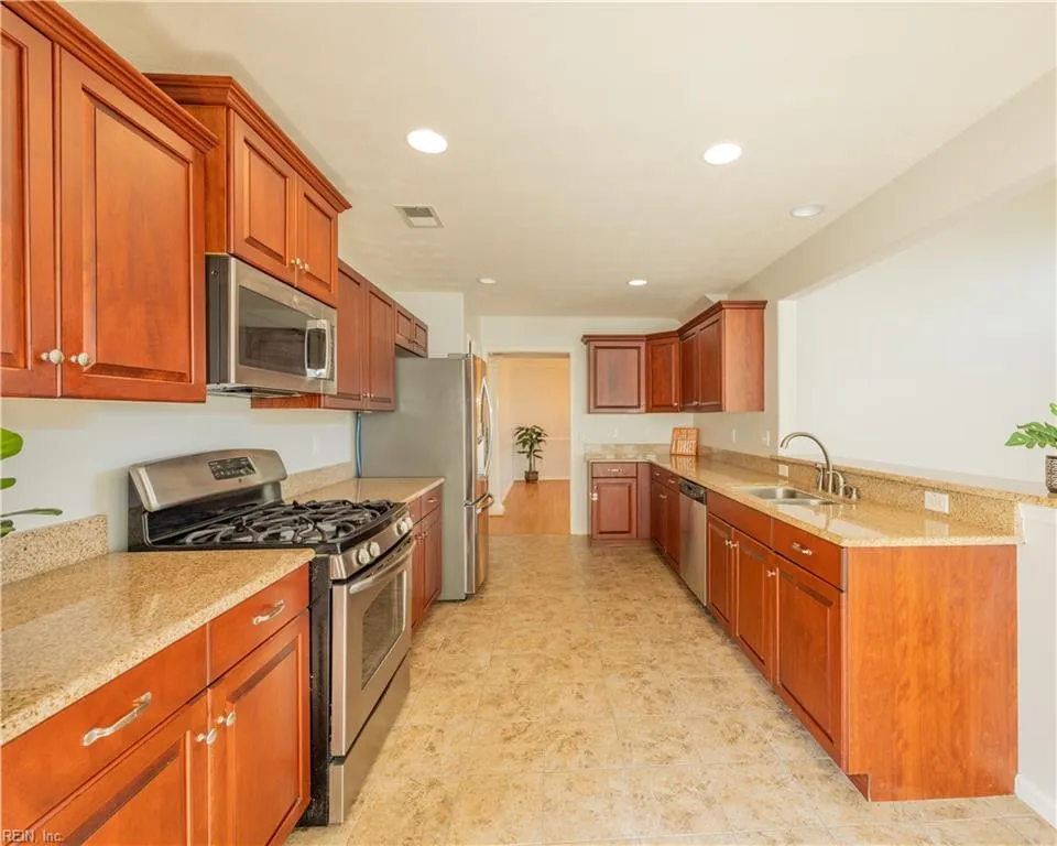 Virginia Beach, Virginia 23455, United States, 4 Bedrooms Bedrooms, ,4 BathroomsBathrooms,Residential,Active,167380