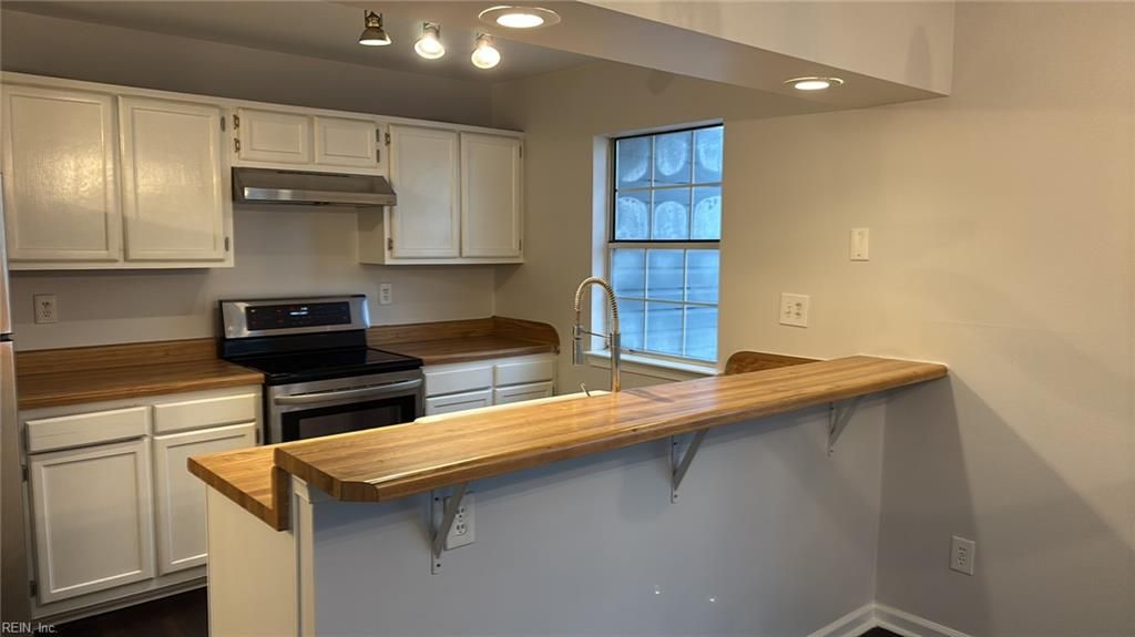 Photo of 4620 Genoa Circle, Virginia Beach, VA 23462 (MLS # 10613980)