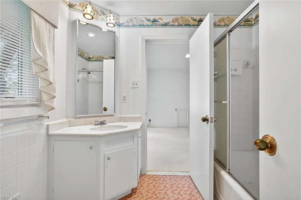 Virginia Beach, Virginia 23451, United States, 5 Bedrooms Bedrooms, ,5 BathroomsBathrooms,Residential,Active,198204