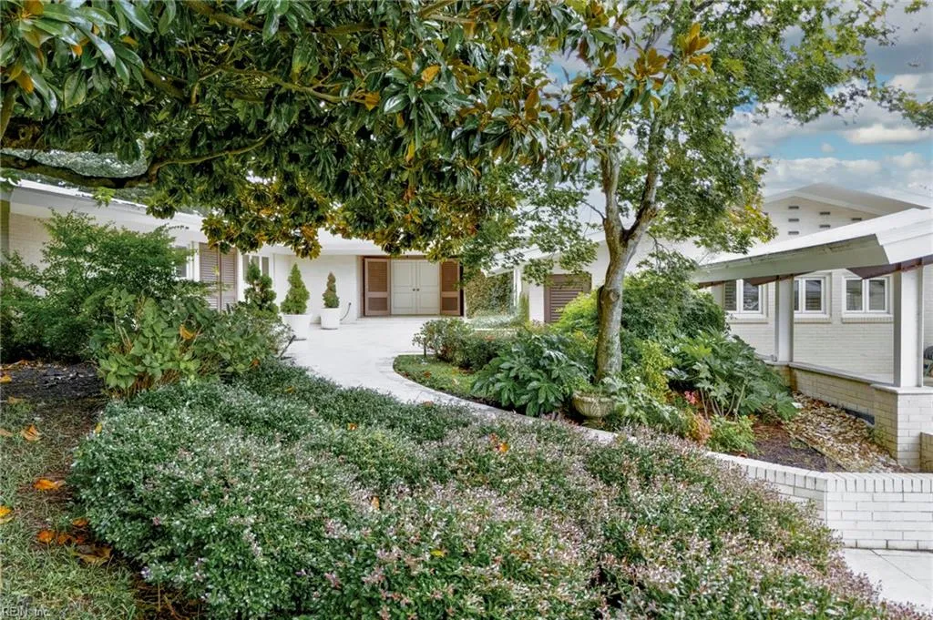 Virginia Beach, Virginia 23451, United States, 5 Bedrooms Bedrooms, ,5 BathroomsBathrooms,Residential,Active,198204