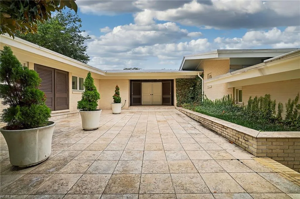 Virginia Beach, Virginia 23451, United States, 5 Bedrooms Bedrooms, ,5 BathroomsBathrooms,Residential,Active,198204