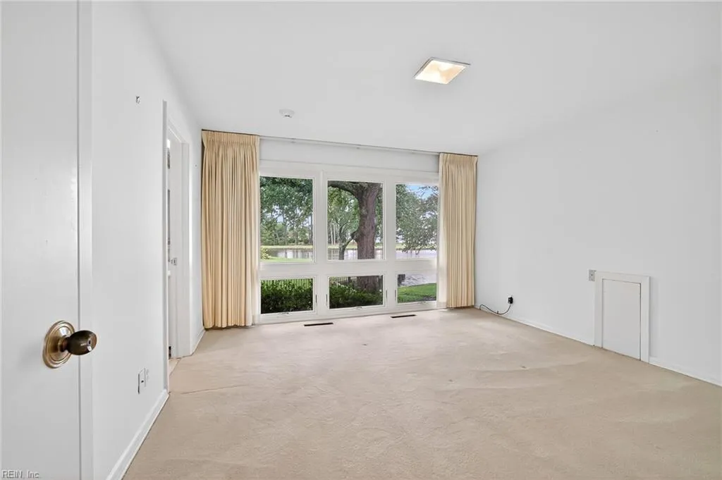 Virginia Beach, Virginia 23451, United States, 5 Bedrooms Bedrooms, ,5 BathroomsBathrooms,Residential,Active,198204