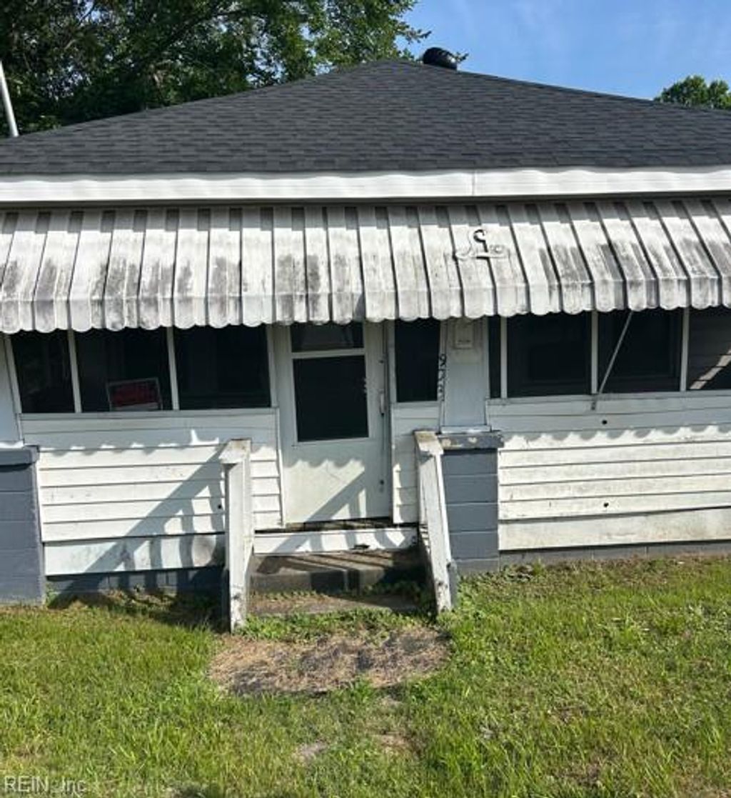 Photo of 903 E Washington Street, Suffolk, VA 23434 (MLS # 10642830)