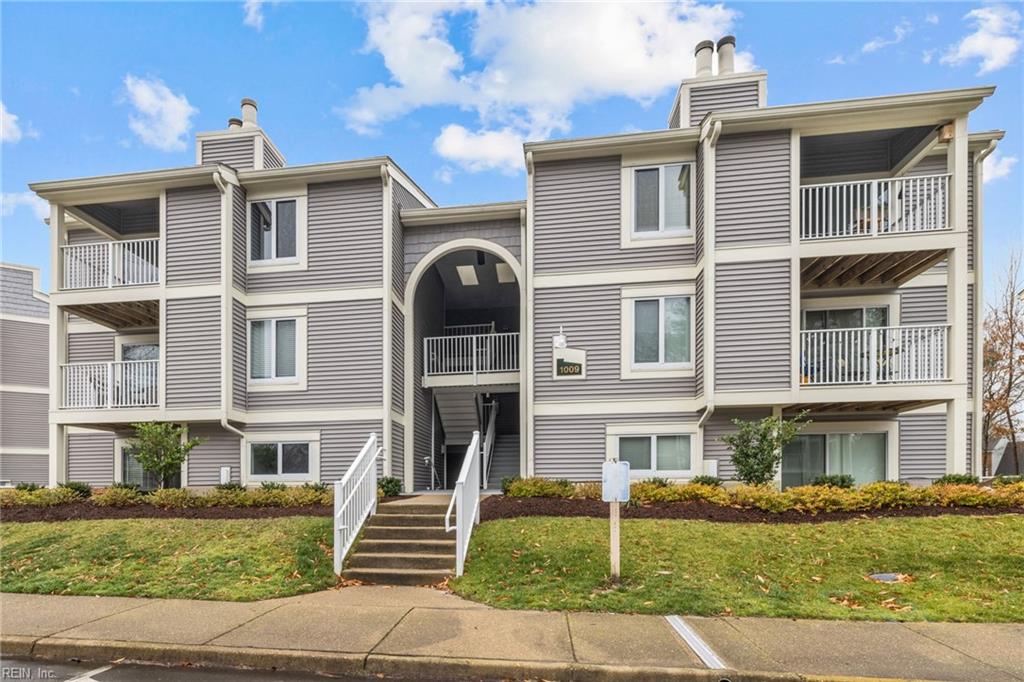 Photo of 1009 Autumn Woods Lane #109, Virginia Beach, VA 23454 (MLS # 10659392)