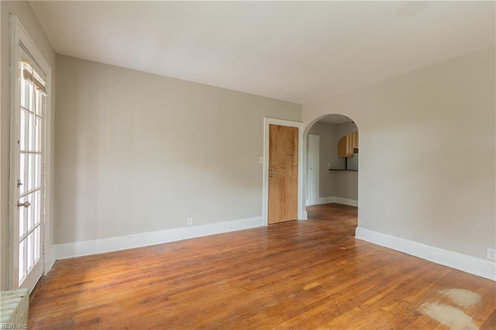 Photo of 819 W 51st Street #4, Norfolk, VA 23508 (MLS # 10612184)