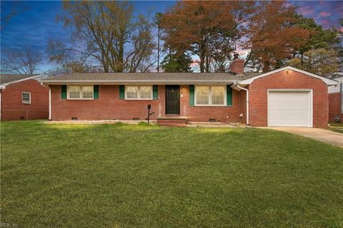 Photo of 8 Rosewood Lane, Newport News, VA 23602 (MLS # 10627297)