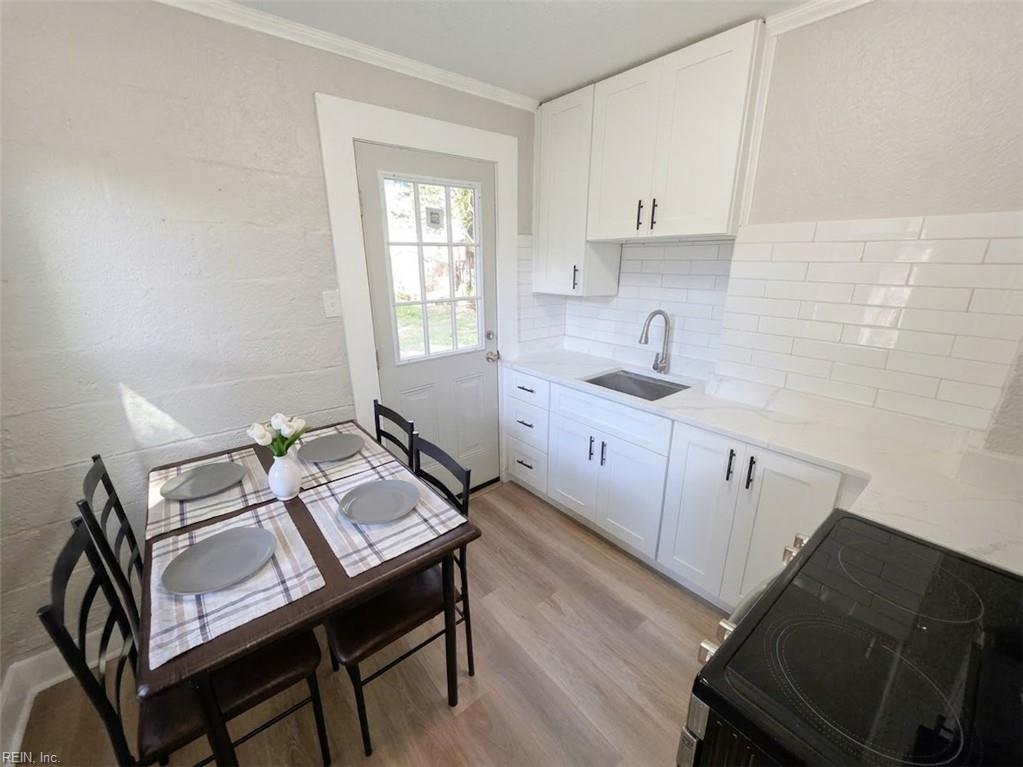 Photo of 47 E Pollux Circle, Portsmouth, VA 23701 (MLS # 10657917)