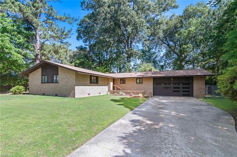 16 Camellia DR Newport News VA 23602
