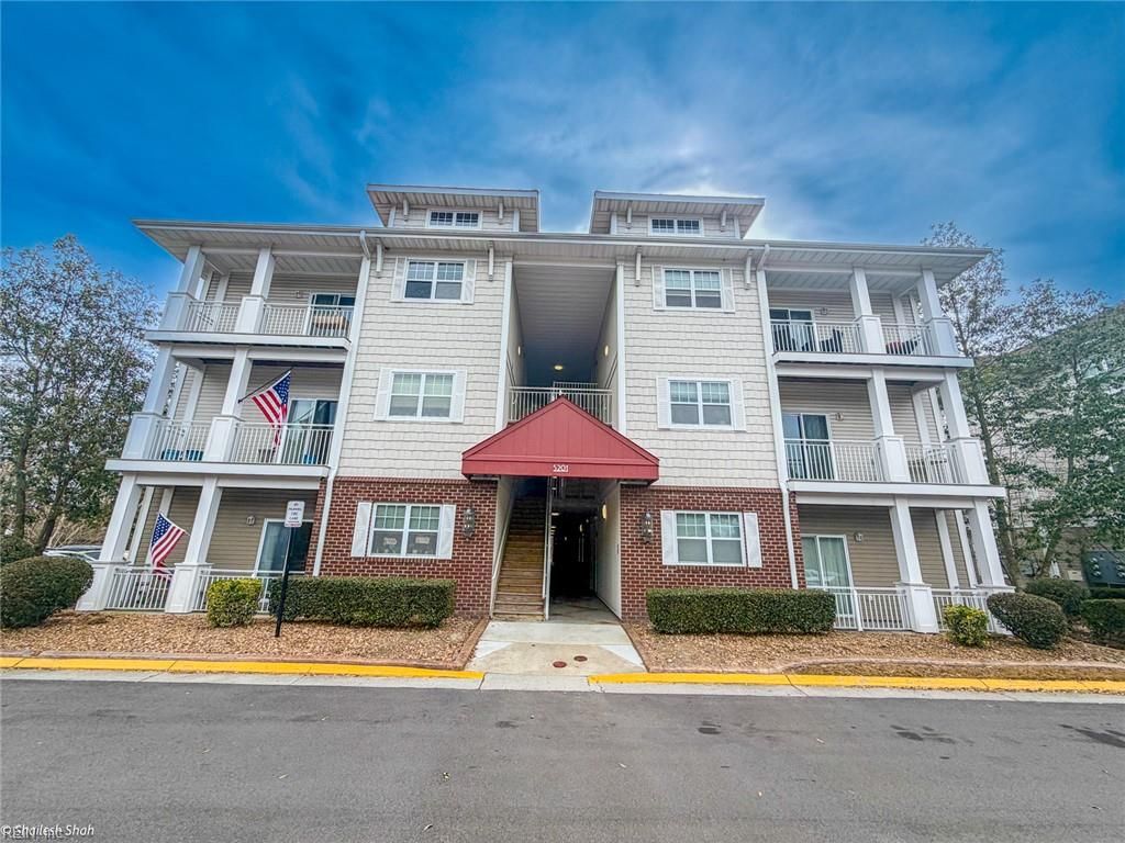 Photo of 5201 Nuthall Drive #208, Virginia Beach, VA 23455 (MLS # 10625515)