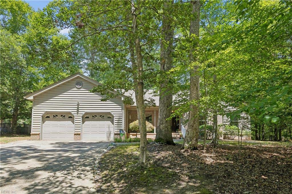 Photo of 99 Oxford Road, Williamsburg, VA 23185 (MLS # 10642441)