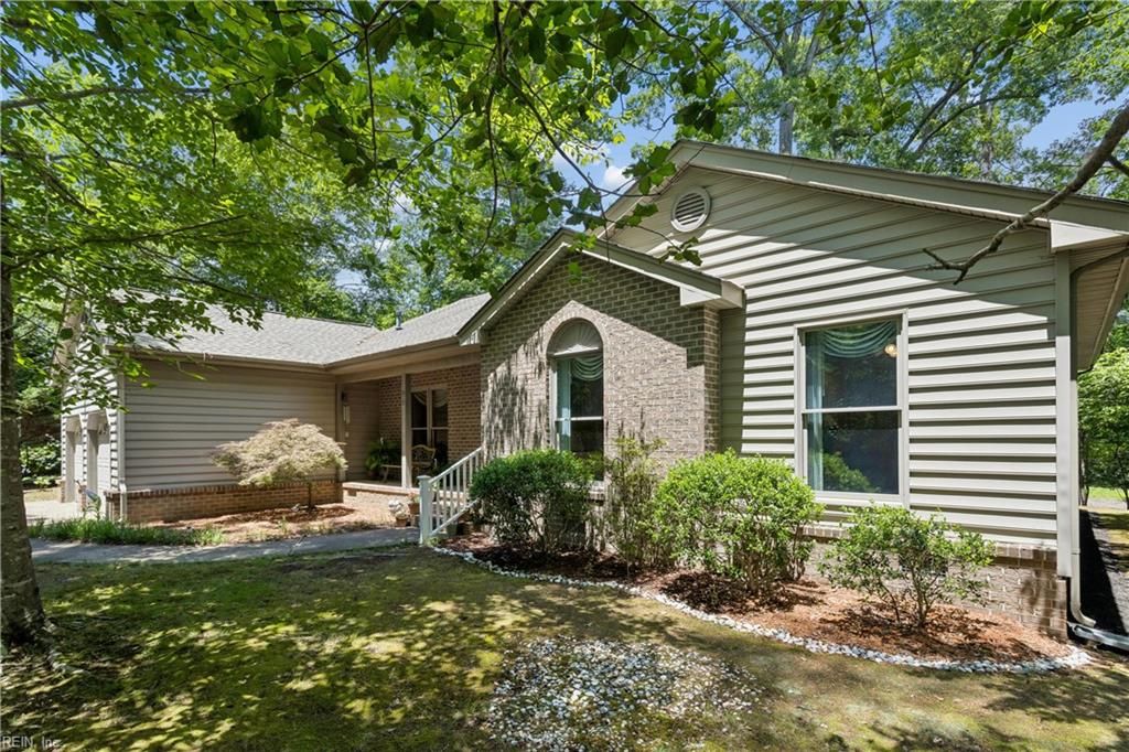 Photo of 99 Oxford Road, Williamsburg, VA 23185 (MLS # 10642441)