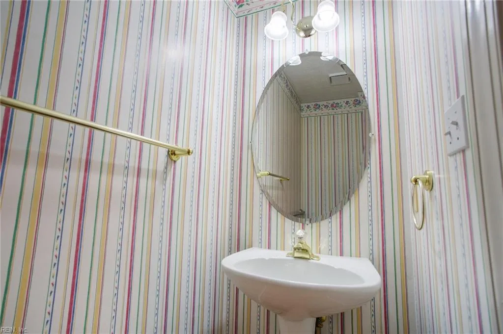 Yorktown, Virginia 23693, United States, 4 Bedrooms Bedrooms, ,3 BathroomsBathrooms,Residential,Active,124834