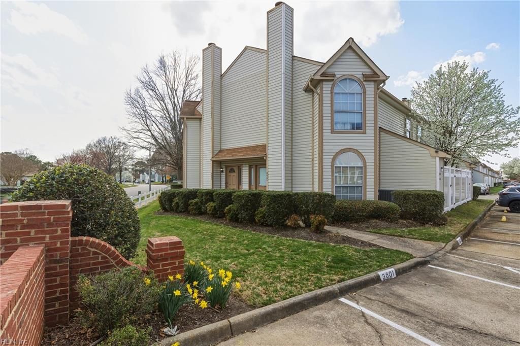 Photo of 3603 Essex Pond Quay, Virginia Beach, VA 23462 (MLS # 10624899)