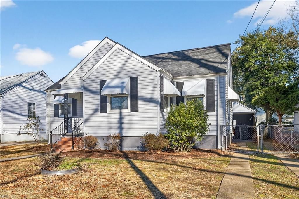 Photo of 228 E Westmont Avenue, Norfolk, VA 23503 (MLS # 10618414)