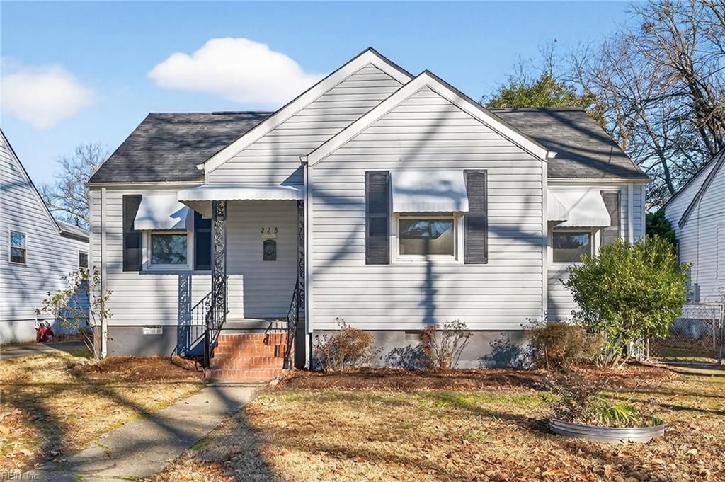 Photo of 228 E Westmont Avenue, Norfolk, VA 23503 (MLS # 10618414)