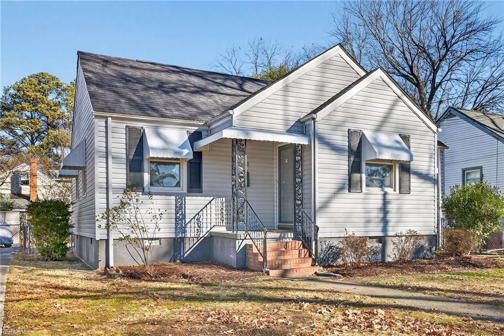 Photo of 228 E Westmont Avenue, Norfolk, VA 23503 (MLS # 10618414)
