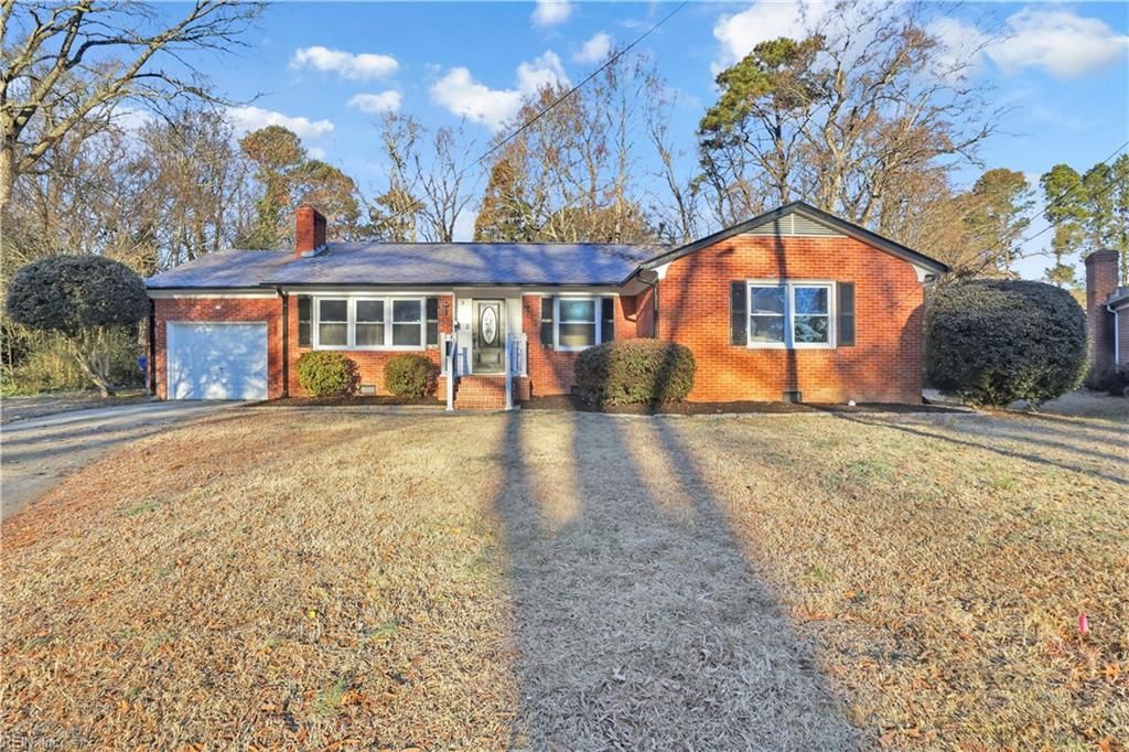 Photo of 3 Marilea Circle, Newport News, VA 23606 (MLS # 10617500)