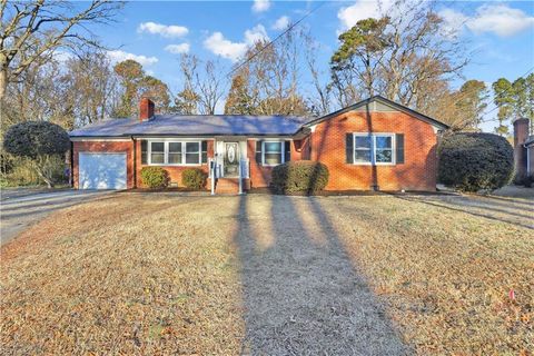 Photo of 3 Marilea Circle, Newport News, VA 23606 (MLS # 10617500)