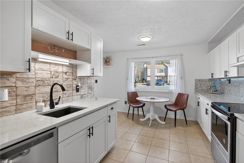 Photo of 15 Otsego Drive, Newport News, VA 23602 (MLS # 10622819)