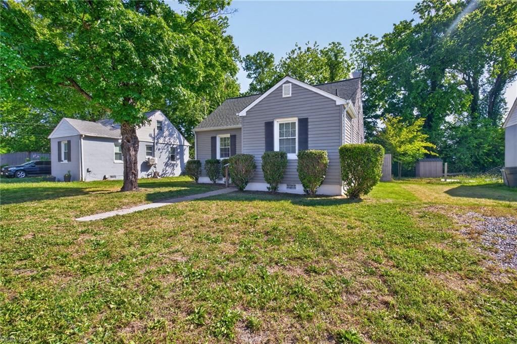 Photo of 28 Monroe Drive, Hampton, VA 23669 (MLS # 10633233)