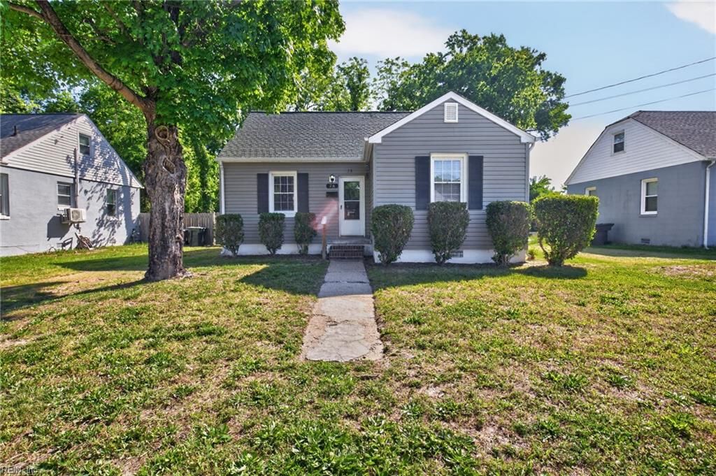 Photo of 28 Monroe Drive, Hampton, VA 23669 (MLS # 10633233)