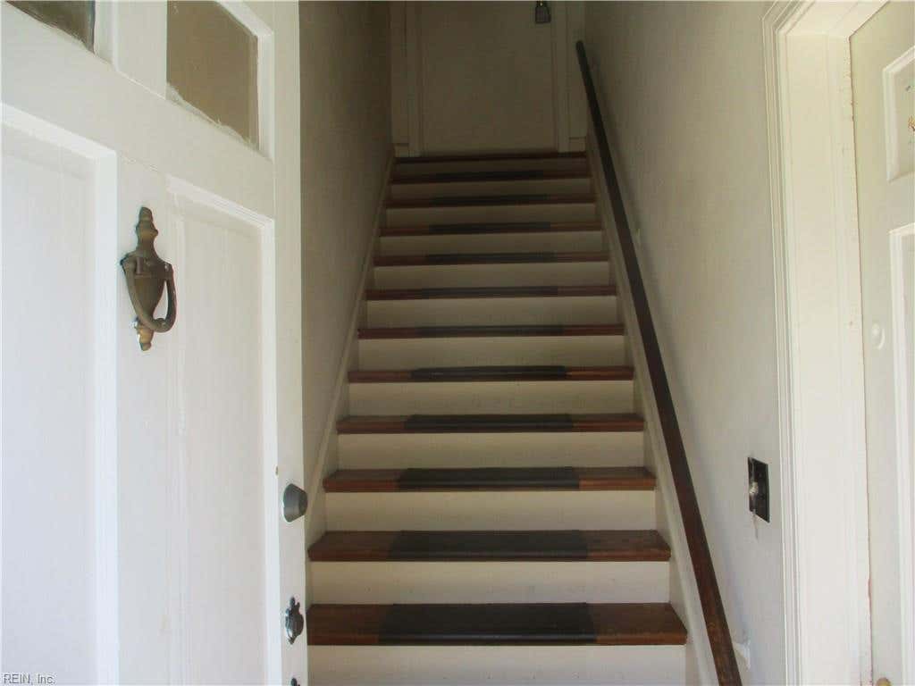 Photo of 218 E Gilpin Avenue, Norfolk, VA 23503 (MLS # 10639827)