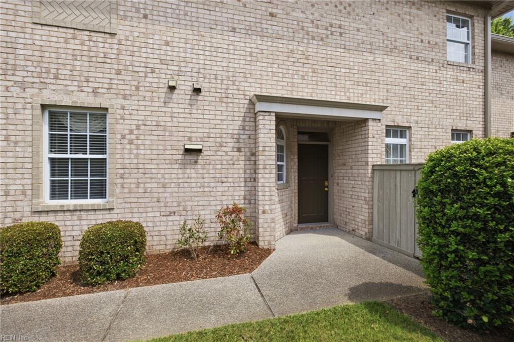 Photo of 1728 Honorary Court, Virginia Beach, VA 23454 (MLS # 10640391)