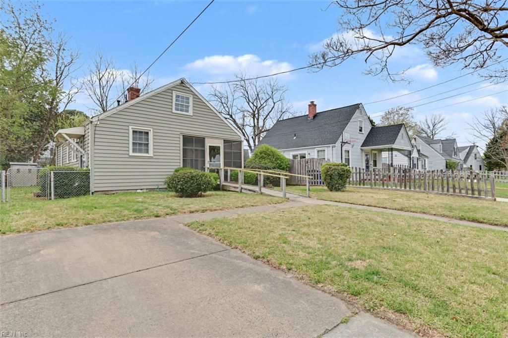 Photo of 7531 Yorktown Drive, Norfolk, VA 23505 (MLS # 10634076)