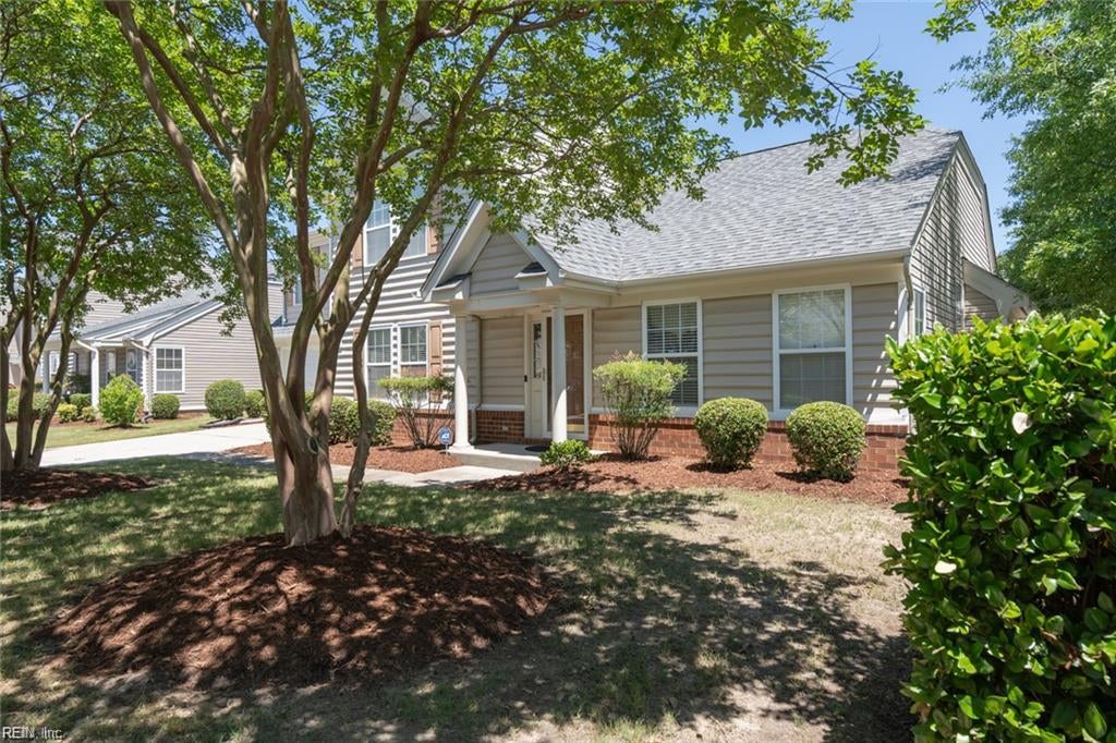 Photo of 808 Monroe Court, Chesapeake, VA 23320 (MLS # 10647306)