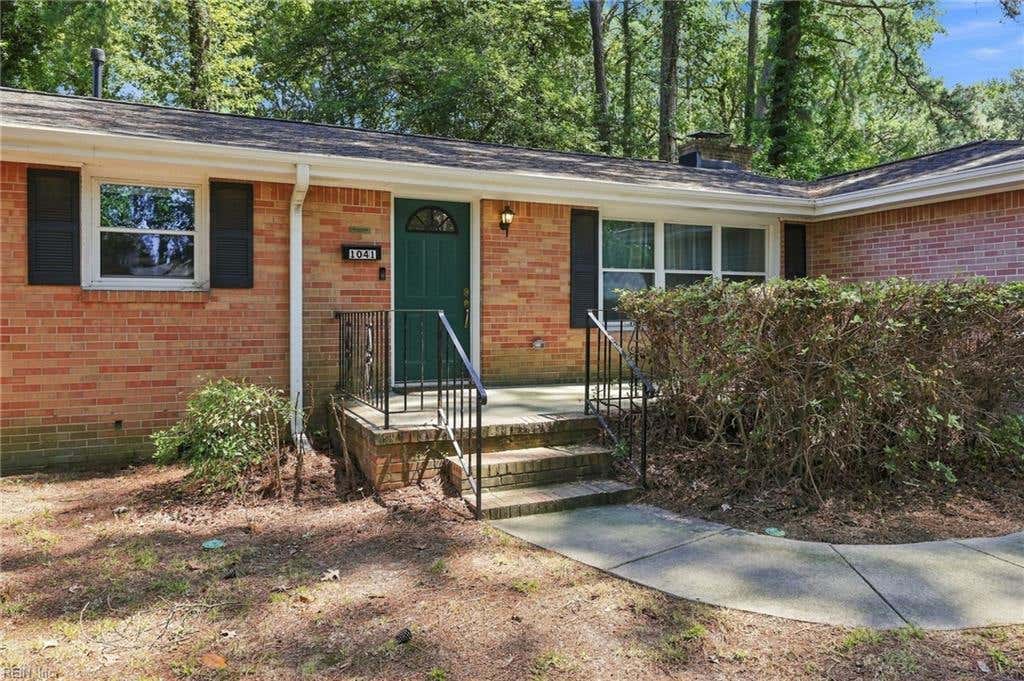 Photo of 1041 Dulcie Avenue, Virginia Beach, VA 23455 (MLS # 10650288)