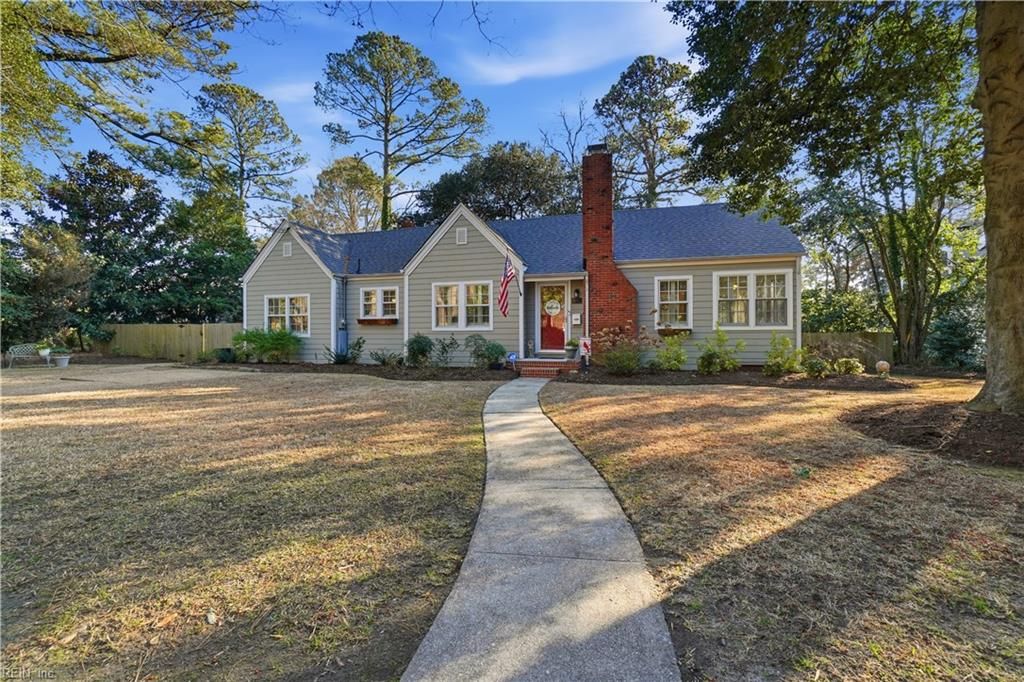 Photo of 119 Dover Circle, Norfolk, VA 23505 (MLS # 10614974)