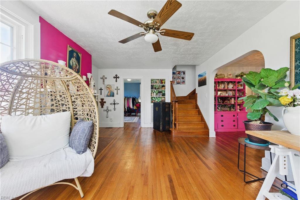 290 Circle DR