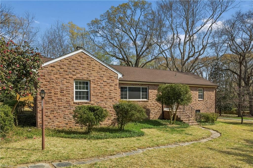 Photo of 114 The Colony, Williamsburg, VA 23185 (MLS # 10626590)