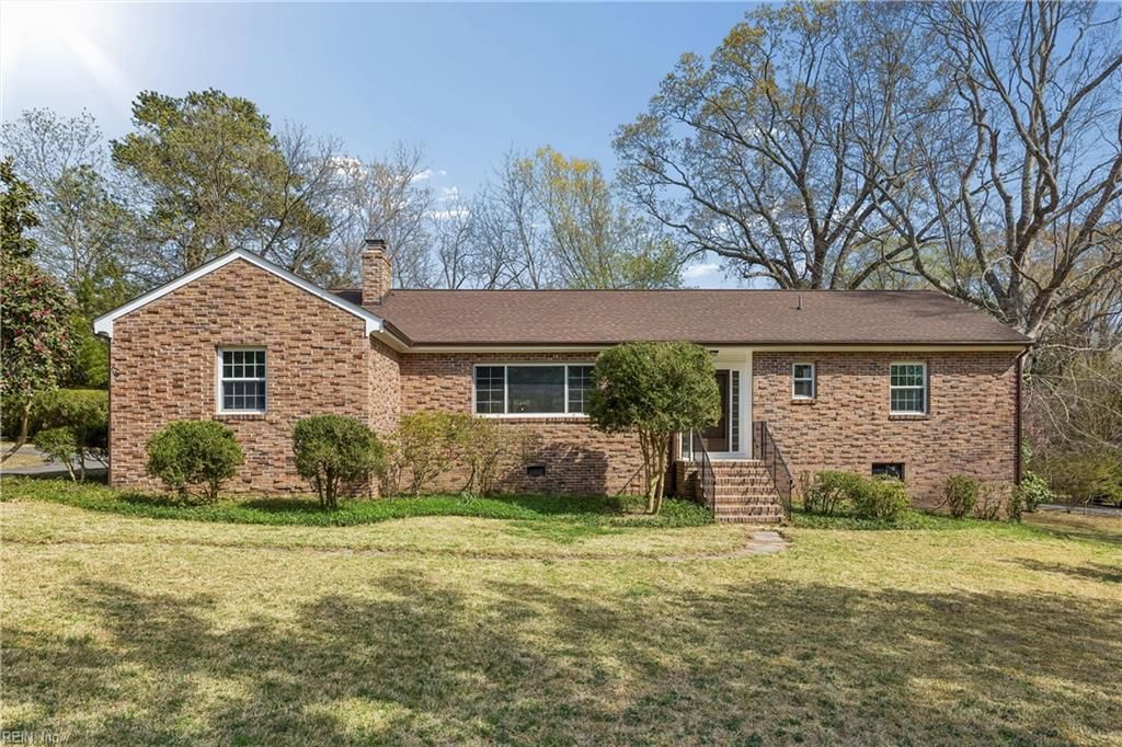 Photo of 114 The Colony, Williamsburg, VA 23185 (MLS # 10626590)