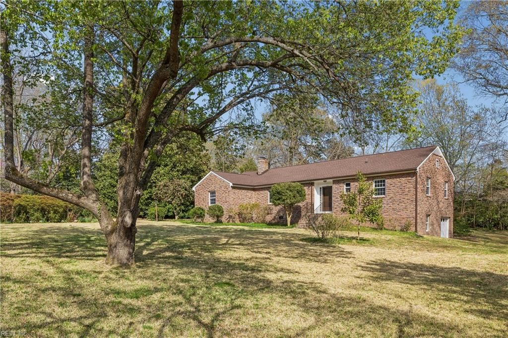 Photo of 114 The Colony, Williamsburg, VA 23185 (MLS # 10626590)