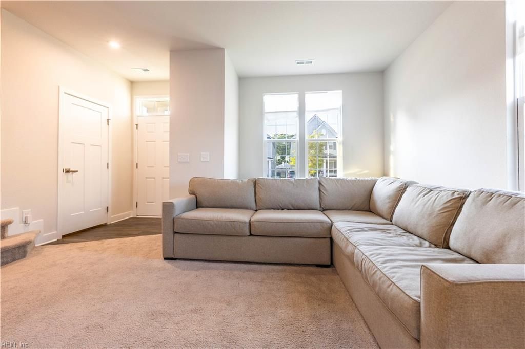 Photo of 281 Goldenstar Lane, Portsmouth, VA 23701 (MLS # 10636562)