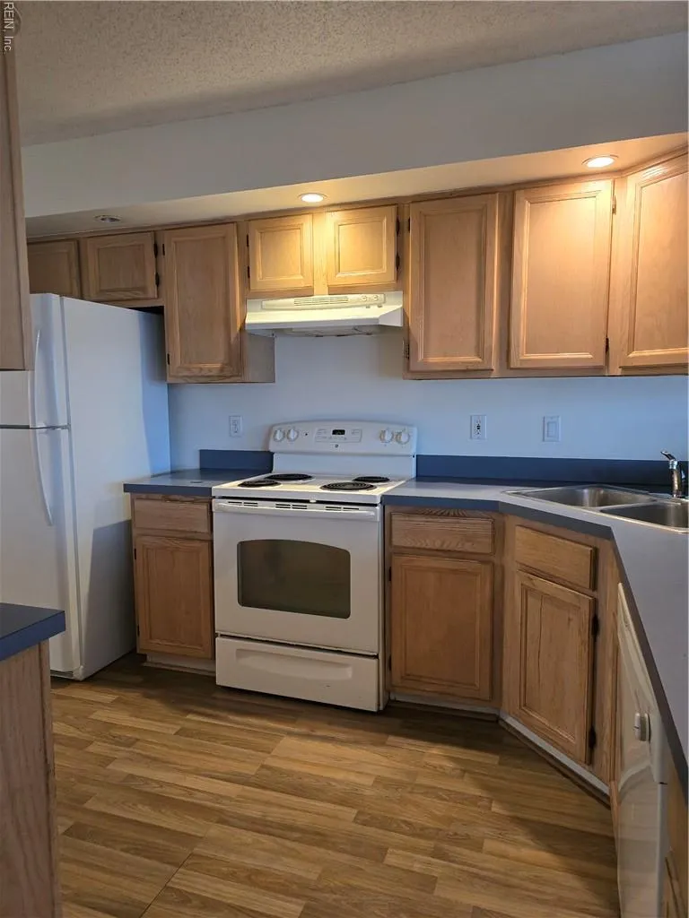 Virginia Beach, Virginia 23451, United States, 3 Bedrooms Bedrooms, ,4 BathroomsBathrooms,Residential,Active,210428