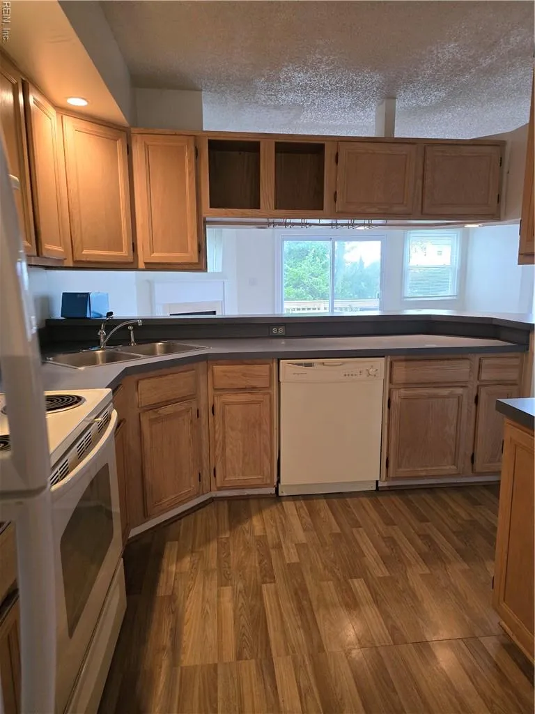 Virginia Beach, Virginia 23451, United States, 3 Bedrooms Bedrooms, ,4 BathroomsBathrooms,Residential,Active,210428