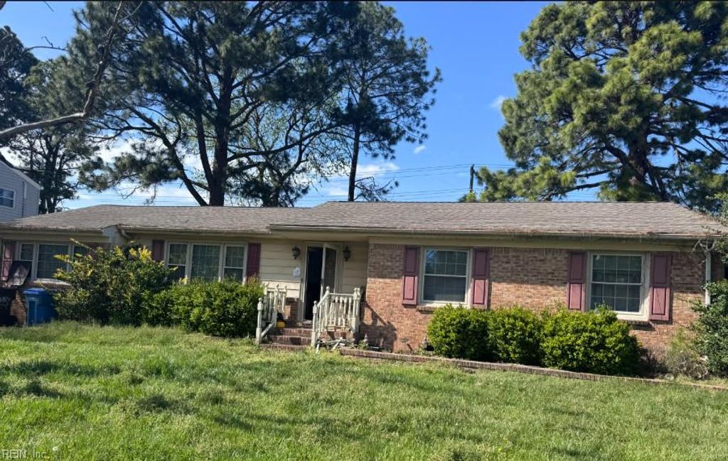 Photo of 357 Dexter Street E, Chesapeake, VA 23324 (MLS # 10627199)