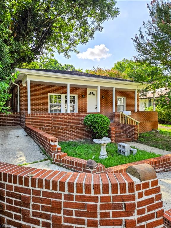 Photo of 118 Walnut St Street, Suffolk, VA 23434 (MLS # 10650040)