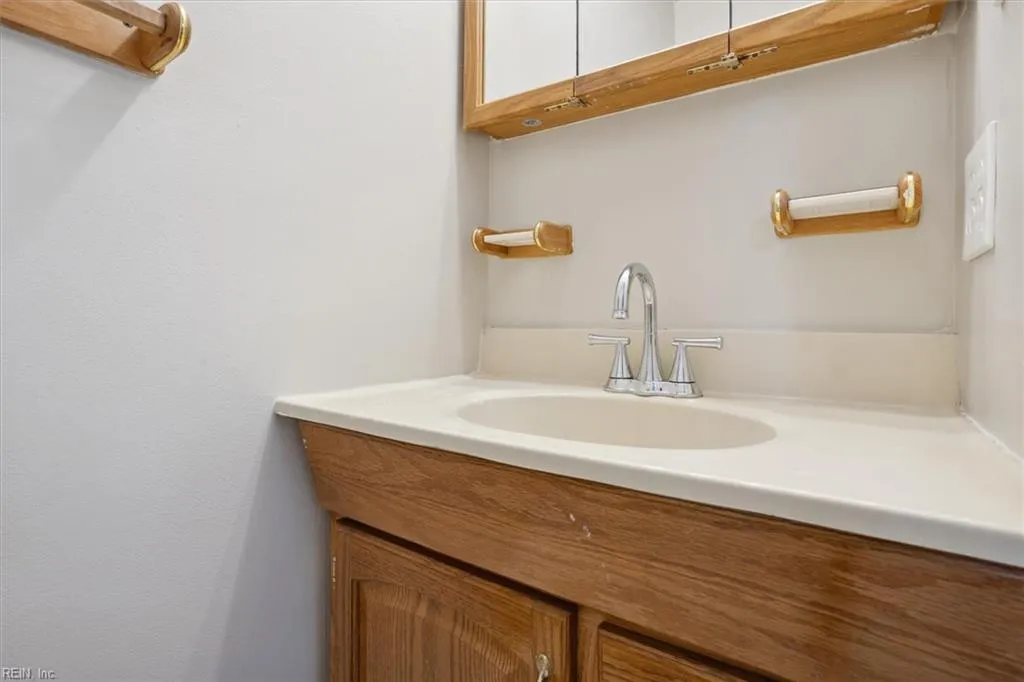 Hampton, Virginia 23666, United States, 3 Bedrooms Bedrooms, ,2 BathroomsBathrooms,Residential,Active,252065