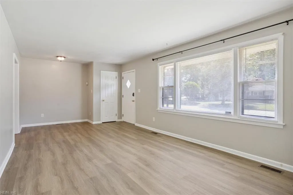 Hampton, Virginia 23666, United States, 3 Bedrooms Bedrooms, ,2 BathroomsBathrooms,Residential,Active,252065