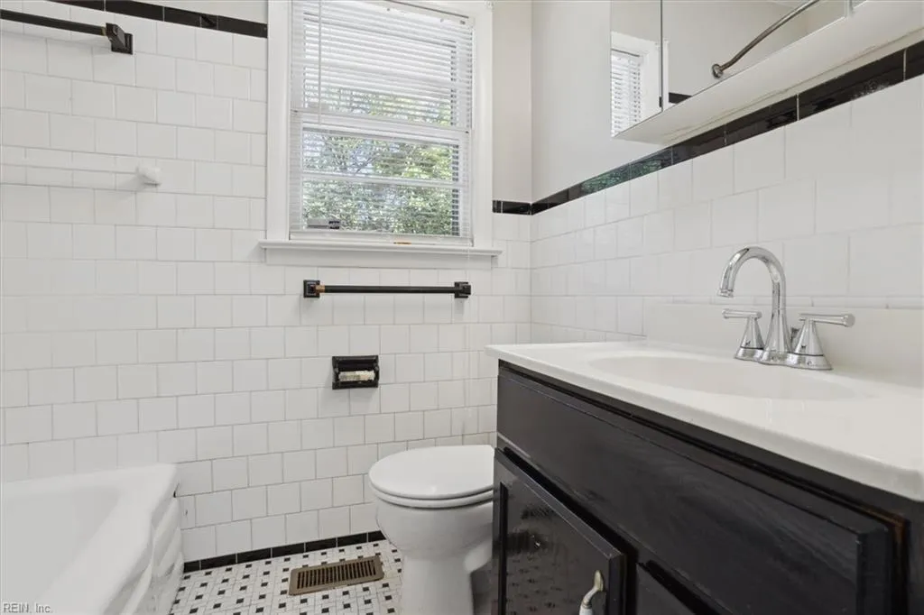 Hampton, Virginia 23666, United States, 3 Bedrooms Bedrooms, ,2 BathroomsBathrooms,Residential,Active,252065