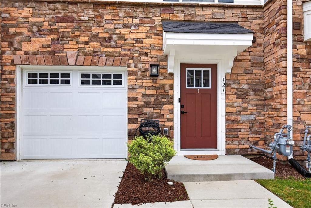 Photo of 121 Fishermans Way, Poquoson, VA 23662 (MLS # 10633983)
