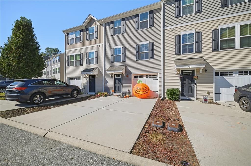 Photo of 905 Lakeview Cove, Smithfield, VA 23430 (MLS # 10659986)