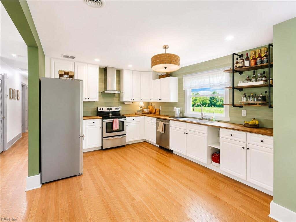 Photo of 4651 Johns Point Road, Gloucester, VA 23061 (MLS # 10650936)