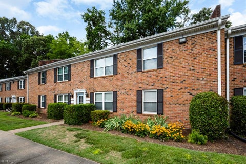 Photo of 1015 Barclay Square, Virginia Beach, VA 23451 (MLS # 10628583)