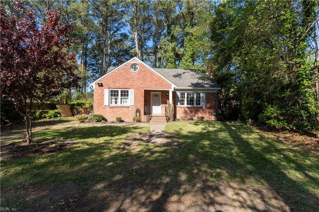 Photo of 196 E Mercury Boulevard, Hampton, VA 23669 (MLS # 10629372)