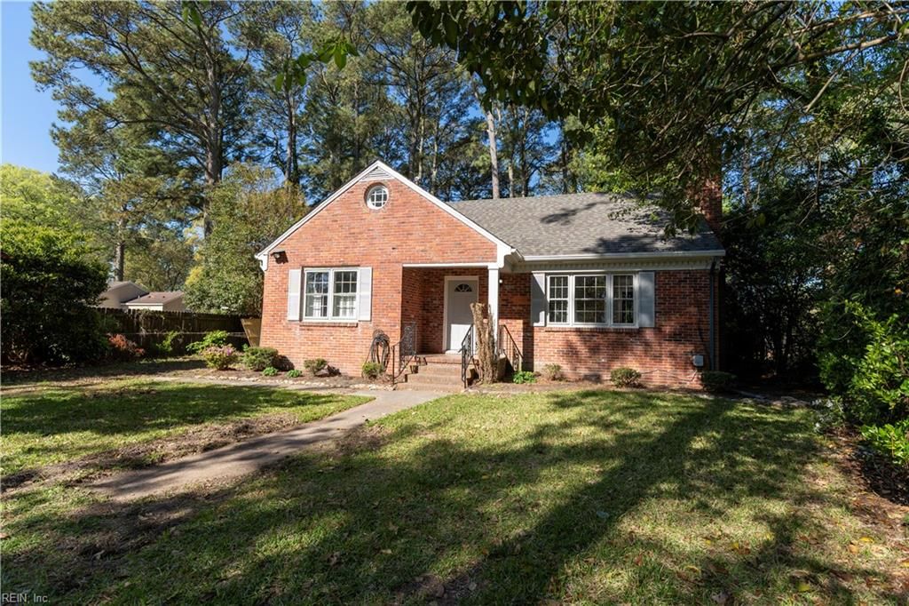 Photo of 196 E Mercury Boulevard, Hampton, VA 23669 (MLS # 10629372)